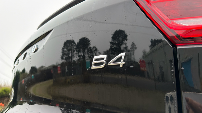 Volvo XC40 2.0 B4P Ultra Dark 5dr Auto Petrol Estate